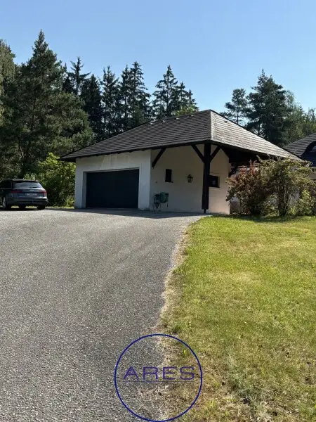 Villa mit Teich in Einzellage mit arrondierten ca. 5,6 ha großen Eigengrund