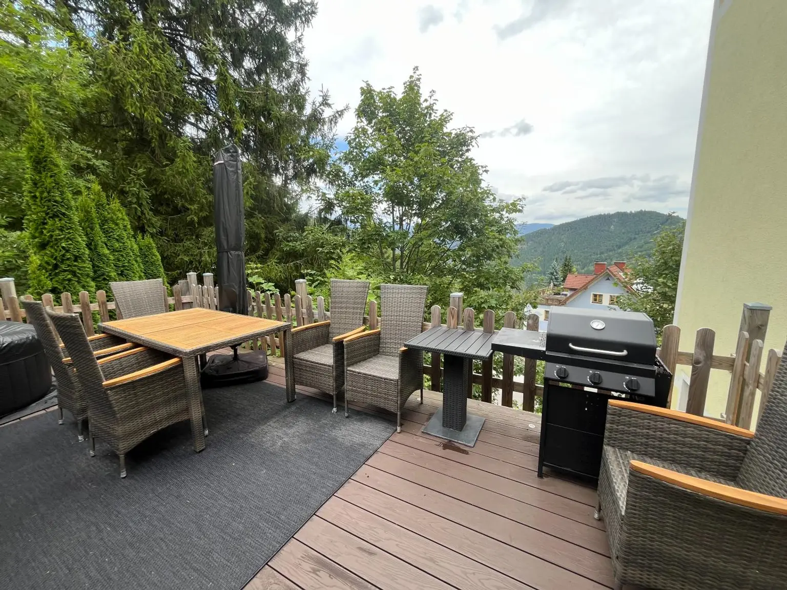 Gemütliche Wohnung mit großzügiger Terrasse und tollem Fernblick!