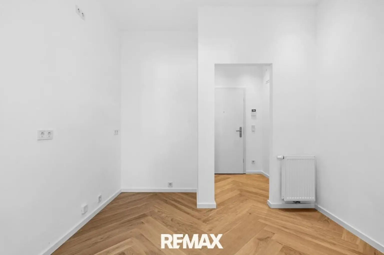 Küche mit Blick in den Vorraum