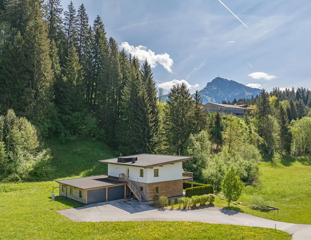 Modernes Mehrfamilienhaus in Alleinlage