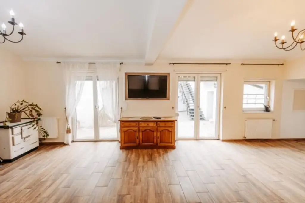 Gepflegtes, neu revitalisiertes  und liebevoll erhaltenes Landhaus. Natur, Sonne, Ruhe,  Seelenheil.