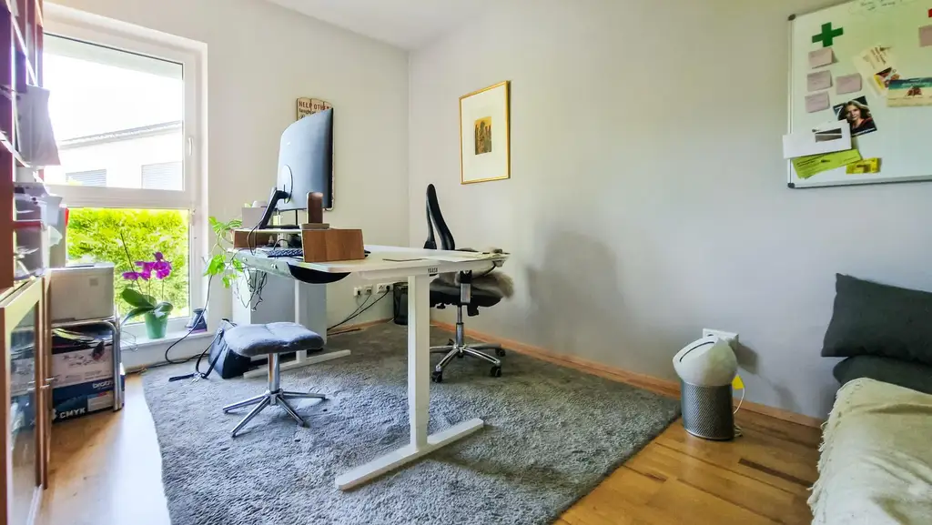 Niedrigenergie-Doppelhaushälfte in Mauer. 5 Zimmer, Terrasse, Garten und Autostellplatz
