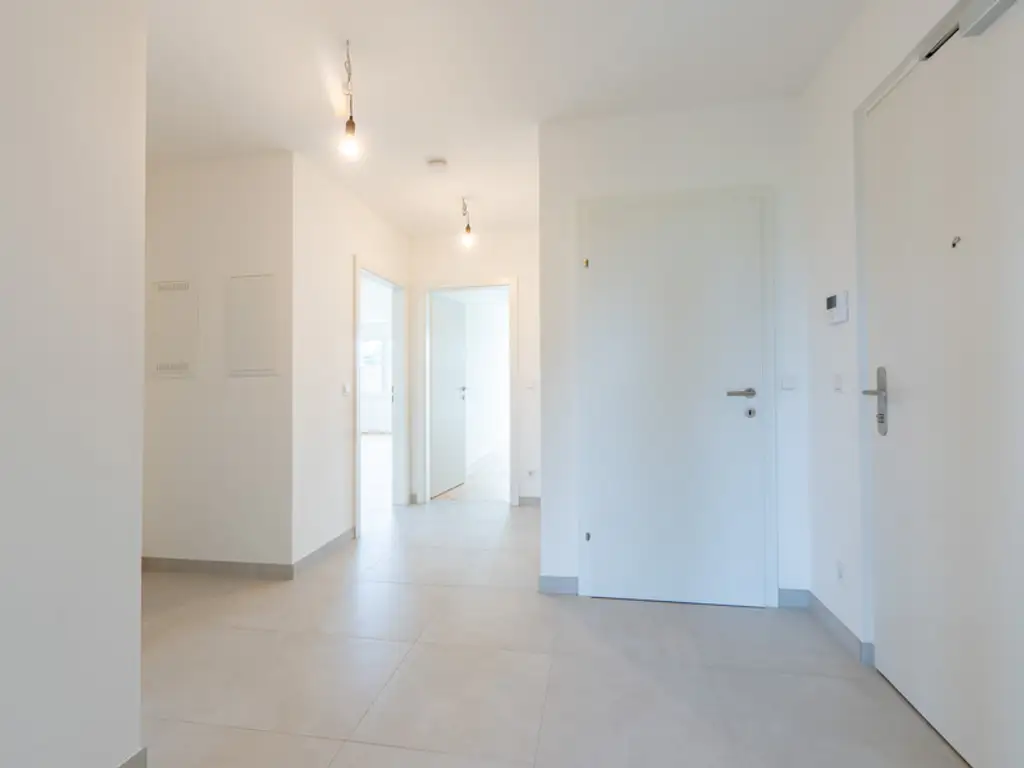 Der Sonnen entgegen. Helle 3-Zimmer mit großem ostseitig gelegenen Balkon. Sofort einziehen.