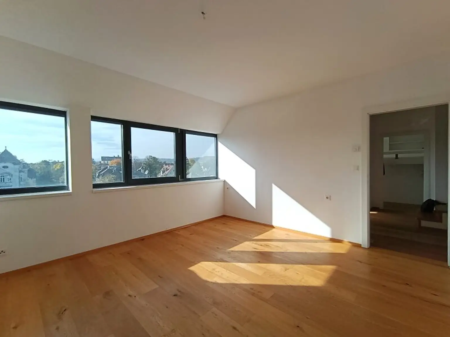 Über den Dächern von Wien – Exklusive Dachgeschoss-Maisonette mit Weitblick und direkter U4-Anbindung Unter St. Veit