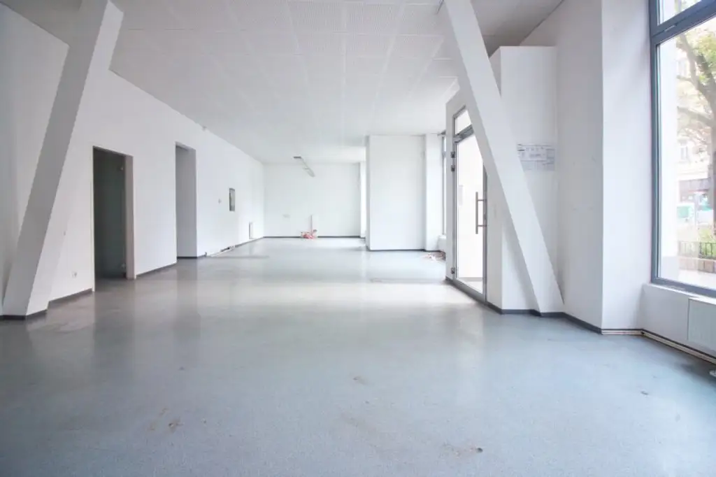Attraktives, helles Geschäftslokal zur vielseitigen Nutzung mit guter Sichtbarkeit | flexibler Grundriss | leerstehend