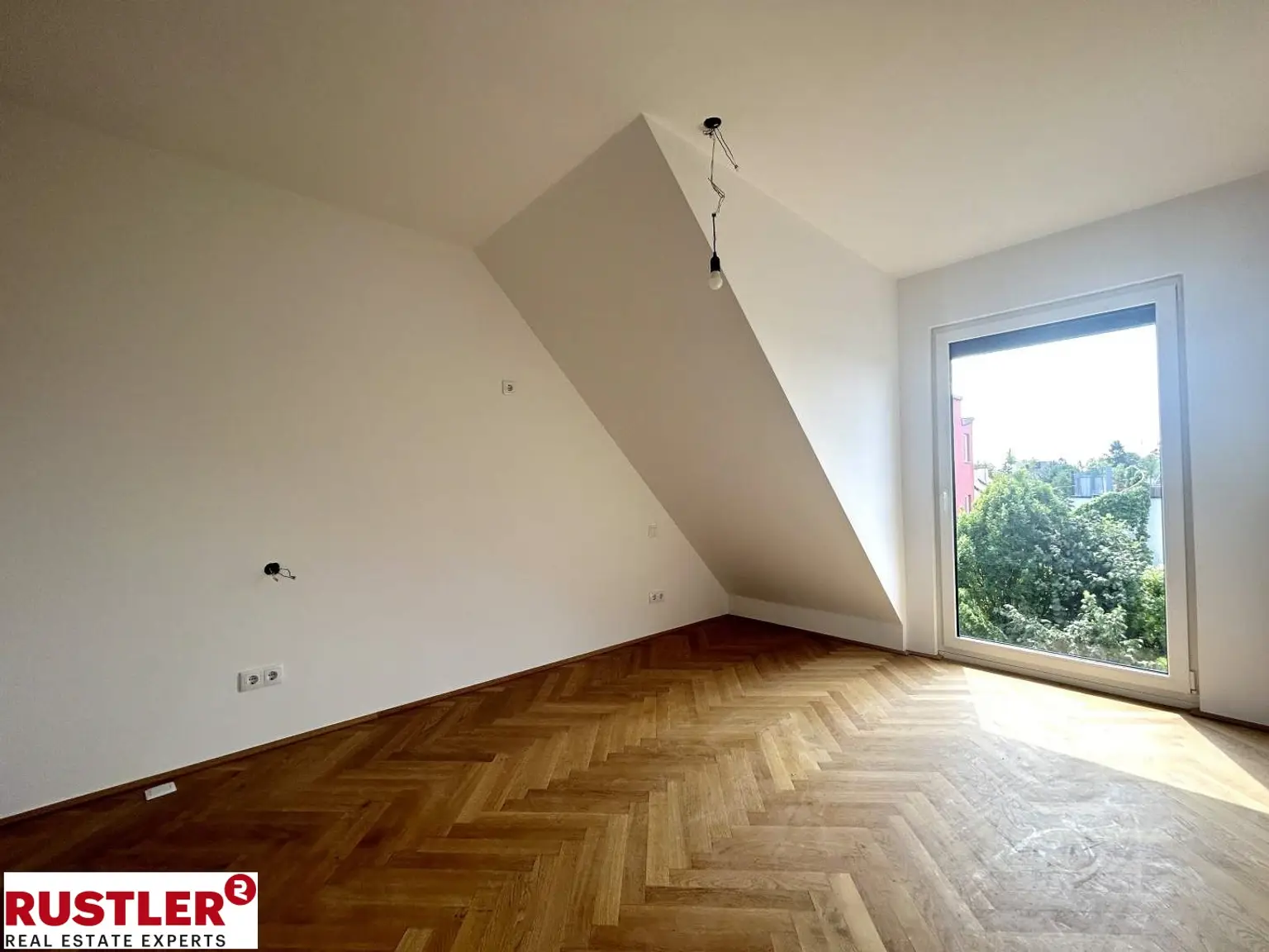 Exklusive Dachgeschosswohnung in Grünruhelage - zu verkaufen