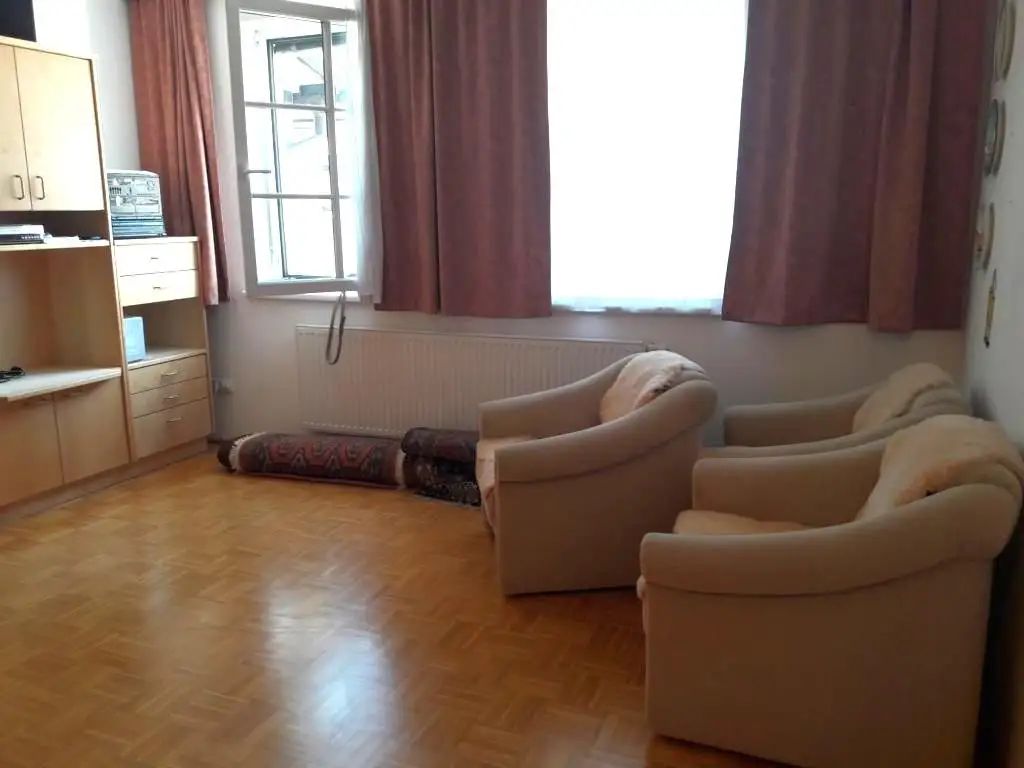 Top gepflegte, möblierte Garconniere mit Gebirgsblick in zentraler Lage, auch für Anleger!