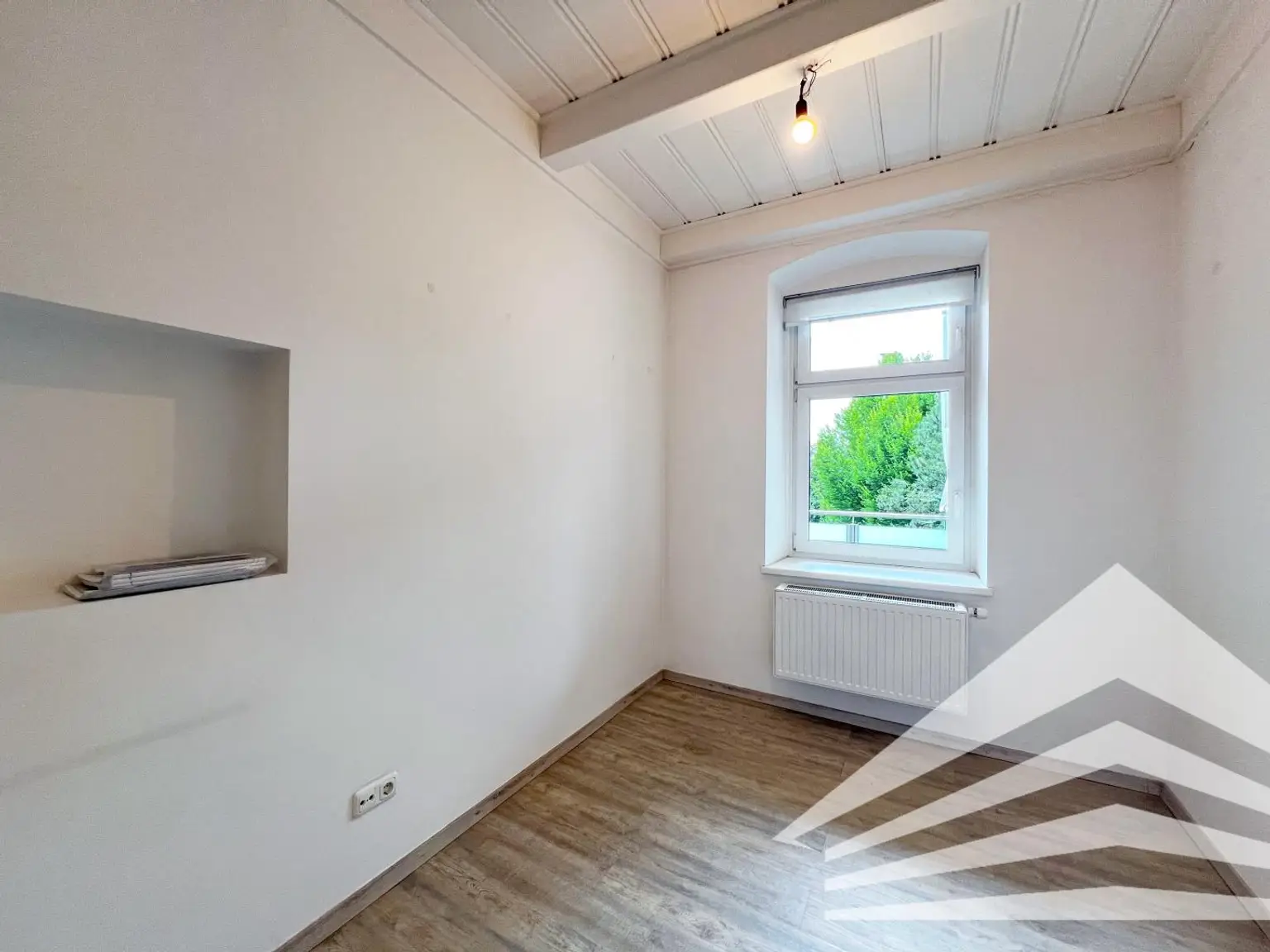 Wunderschöne 3 Zimmer-Altbauwohnung mit Küche und großem Balkon im Linzer Zentrum!