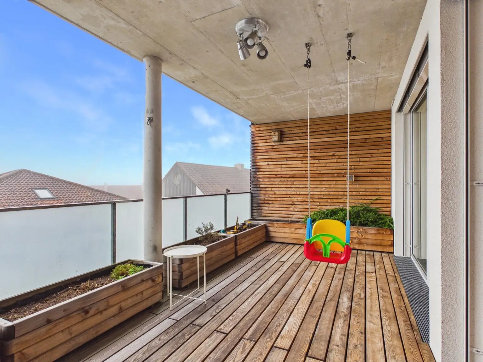 CAM04191G0-PR0084-STILL018