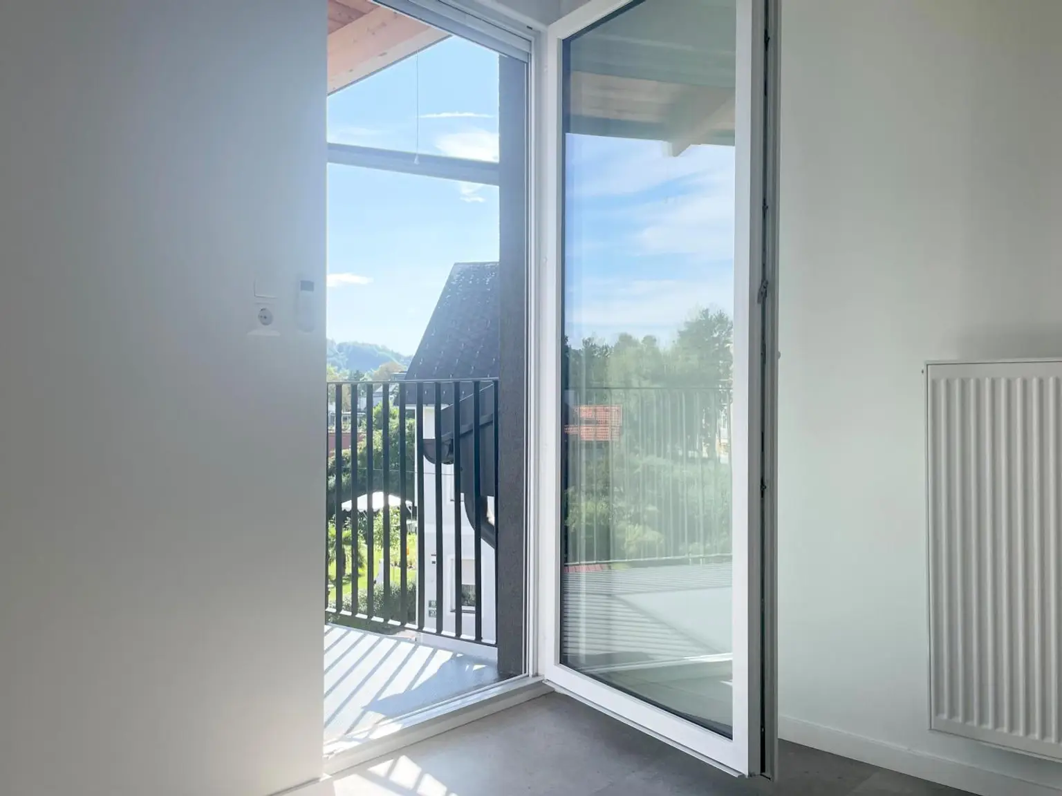 Modern sanierte Dachgeschosswohnung mit hochwertiger Klimaanlage