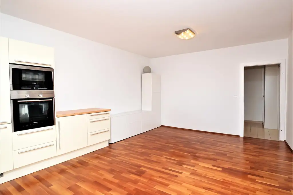 Moderner Wohntraum mit Loggia und Balkon