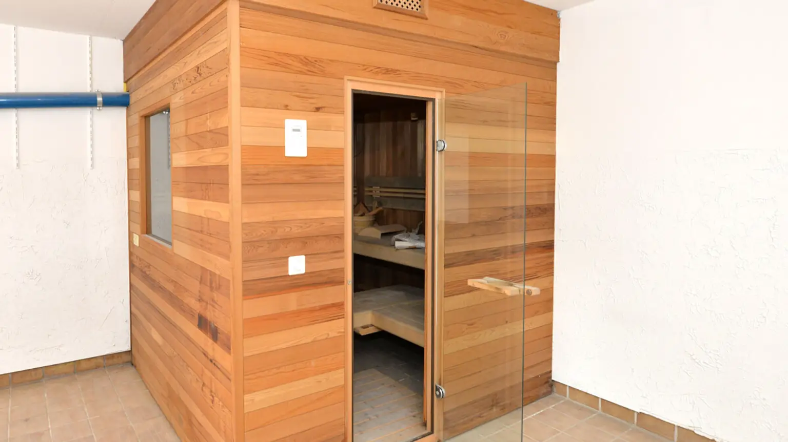 GROßZÜGIGE VILLA IN PURKERSDORF MIT 426 M², SAUNA, POOL, WINTERGARTEN & BESTER ANBINDUNG NACH WIEN