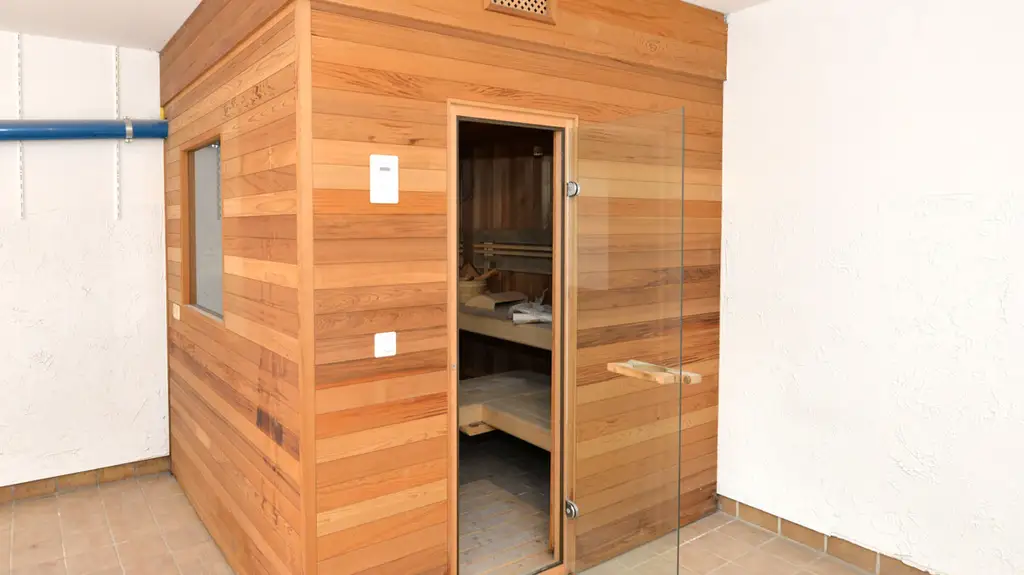 GROßZÜGIGE VILLA IN PURKERSDORF MIT 426 M², SAUNA, POOL, WINTERGARTEN & BESTER ANBINDUNG NACH WIEN