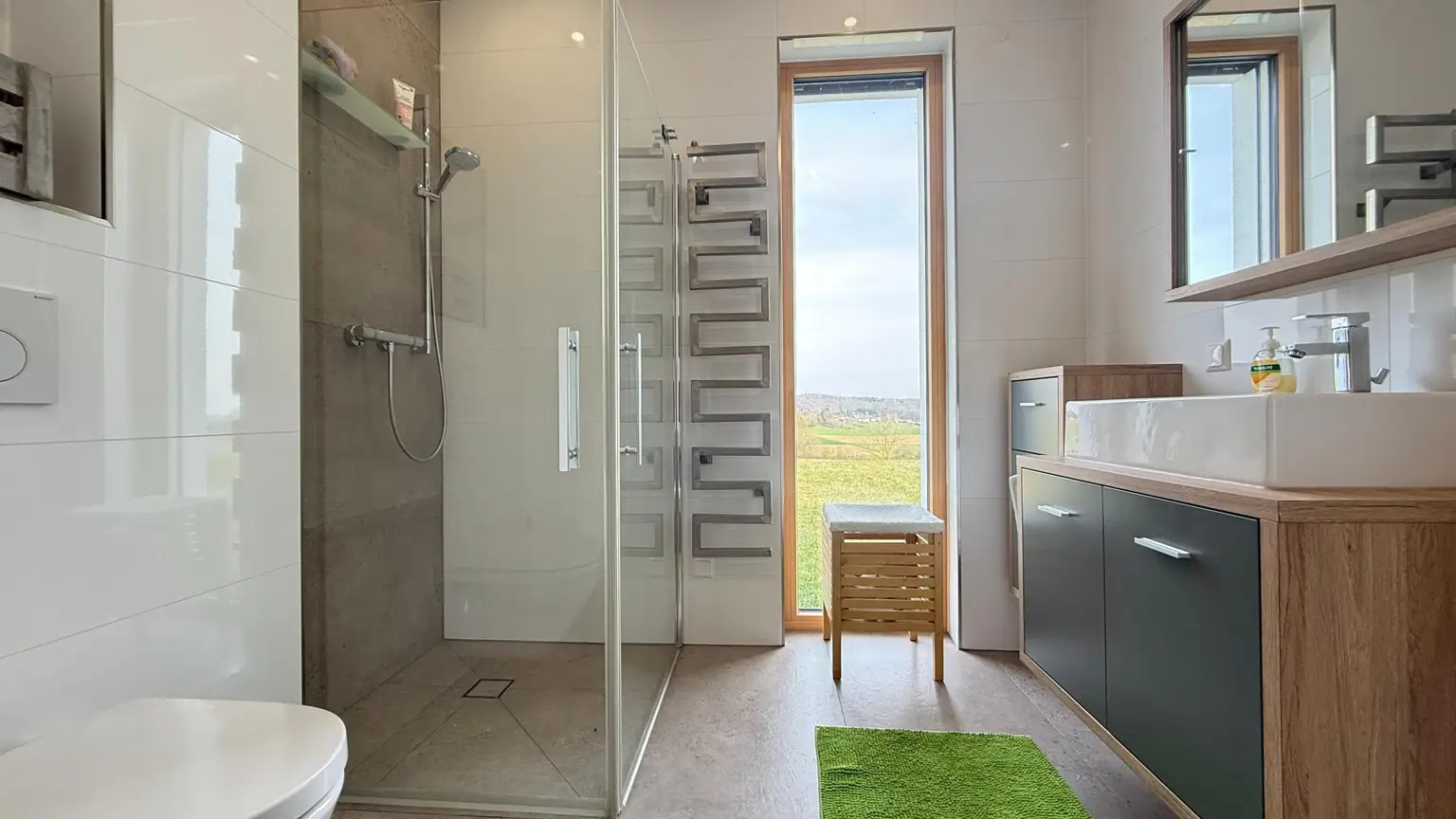 Gästebadezimmer mit WC EG