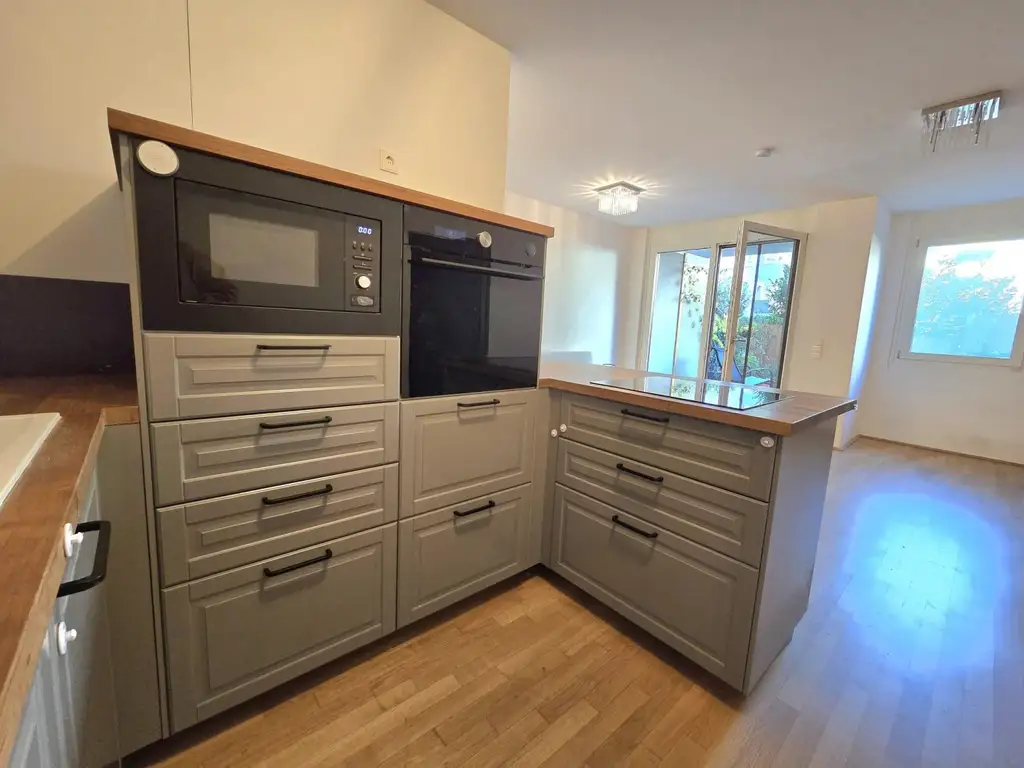 "U1 & Therme gleich ums Eck – moderne Gartenwohnung in Oberlaa"