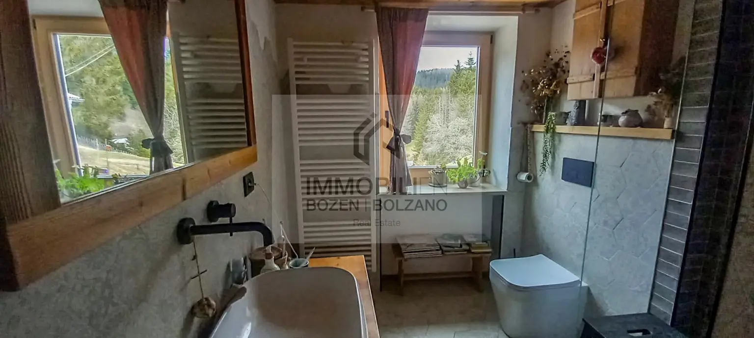 Schöne, renovierte Wohnung in einem alten Bauernhaus, in Ruffrè zu verkaufen