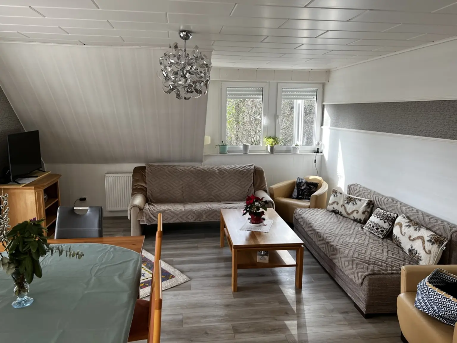 Viel Platz für Ihre Zukunft! Einfamilienhaus mit Einliegerwohnung!