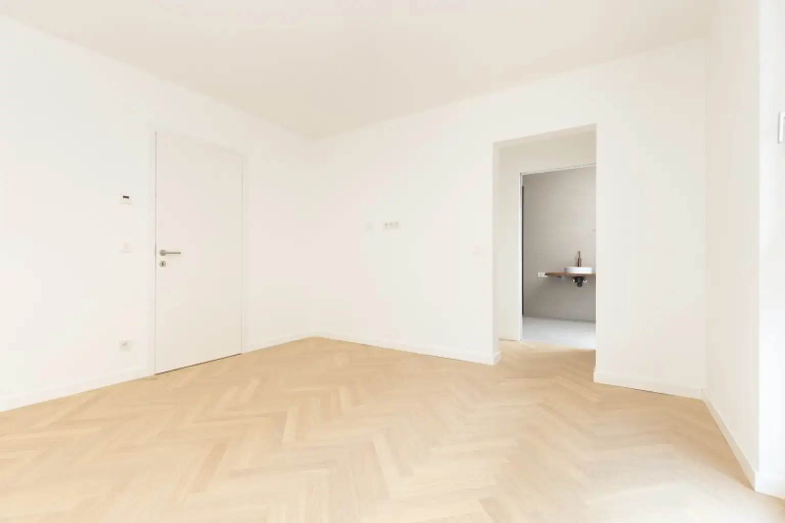 EXKLUSIVE GARTENWOHNUNG IN HIETZING MIT SALZWASSER-POOL UND SAUNA