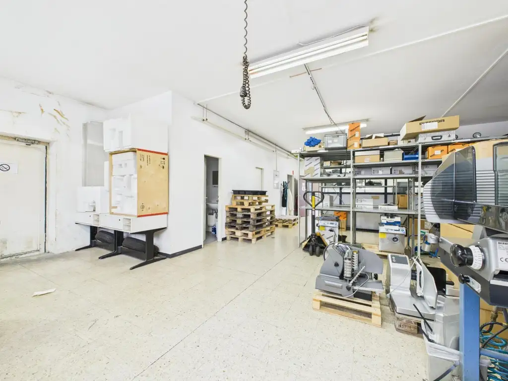 LINZ/STADT: Vielseitig nutzbare Geschäfts- Büro- bzw. Ordinationsfläche mit einer Gesamtgröße von 215,48 m²  + PARKFLÄCHE ca. 70 m² zu erwerben