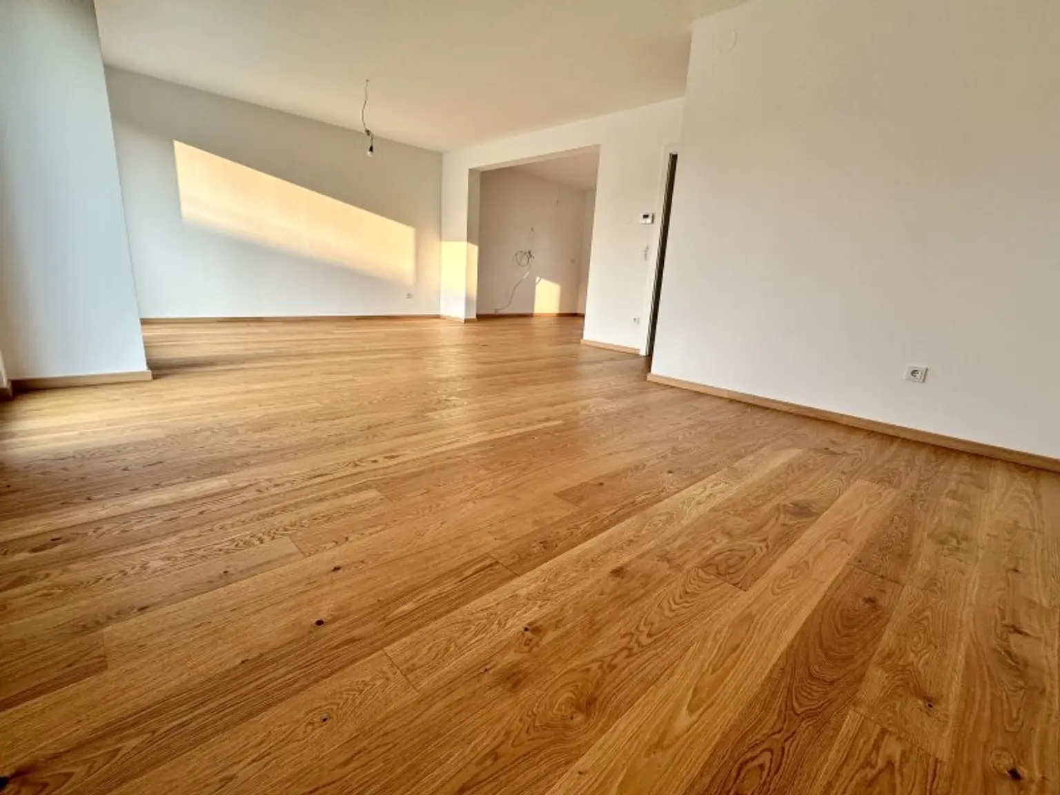 Schlüsselfertiges Reihenhaus in ruhiger Lage! U2 Nähe. Photovoltaikanlage. Nahe Badeteich Hirschstetten. Provisionsfrei für den Käufer