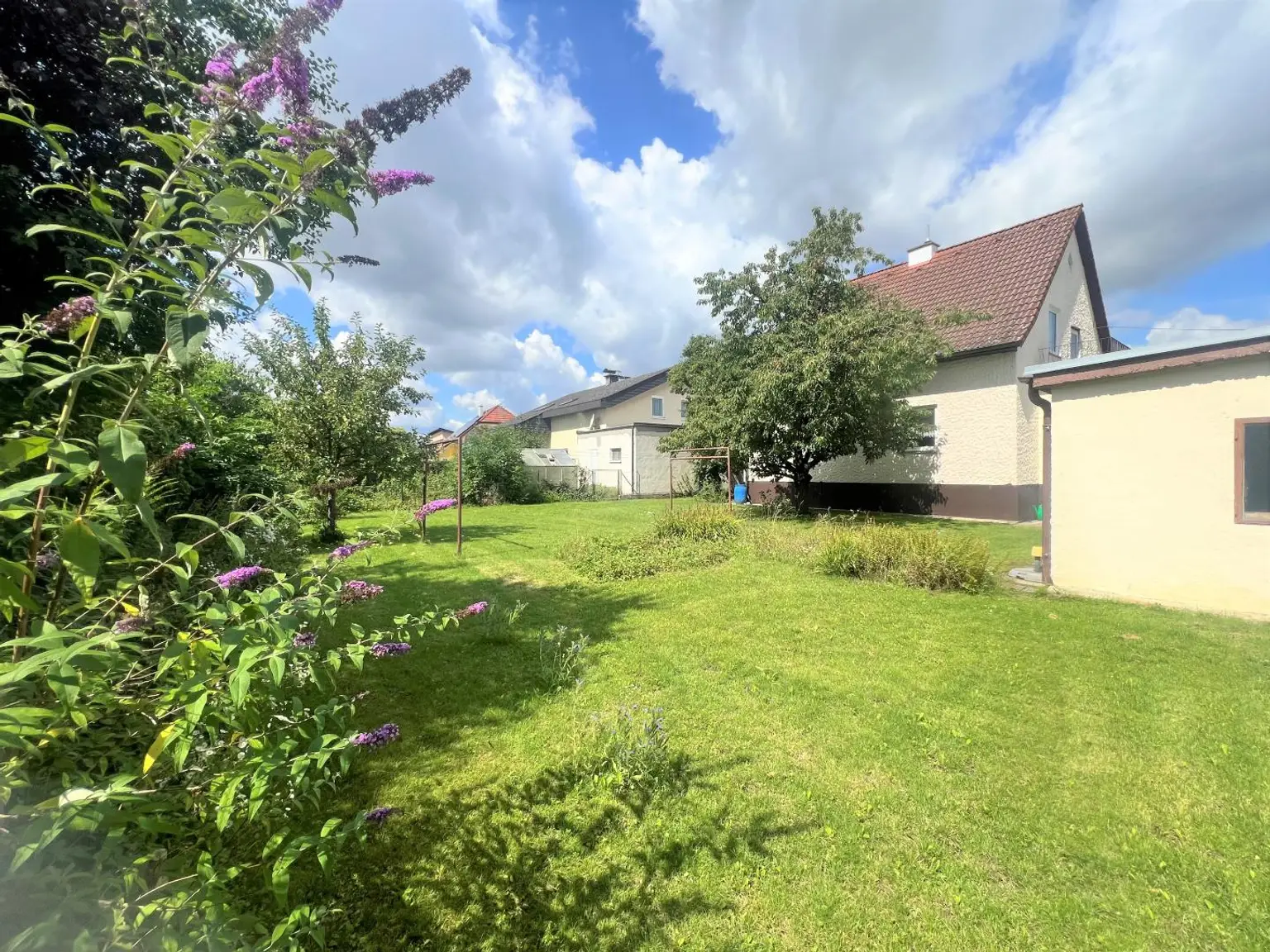 SEHR GEPFLEGTES HAUS IN SCHÖNER LAGE