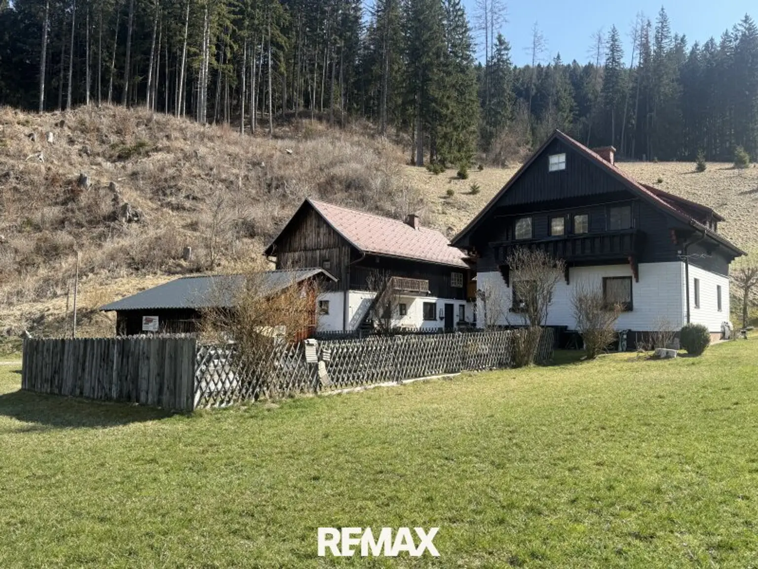 *** Charmantes teilsaniertes Landanwesen mit 10.978 m² Grund – Ruhe, Natur und vielseitige Nutzungsmöglichkeiten nur wenige Minuten zum grünen See ***