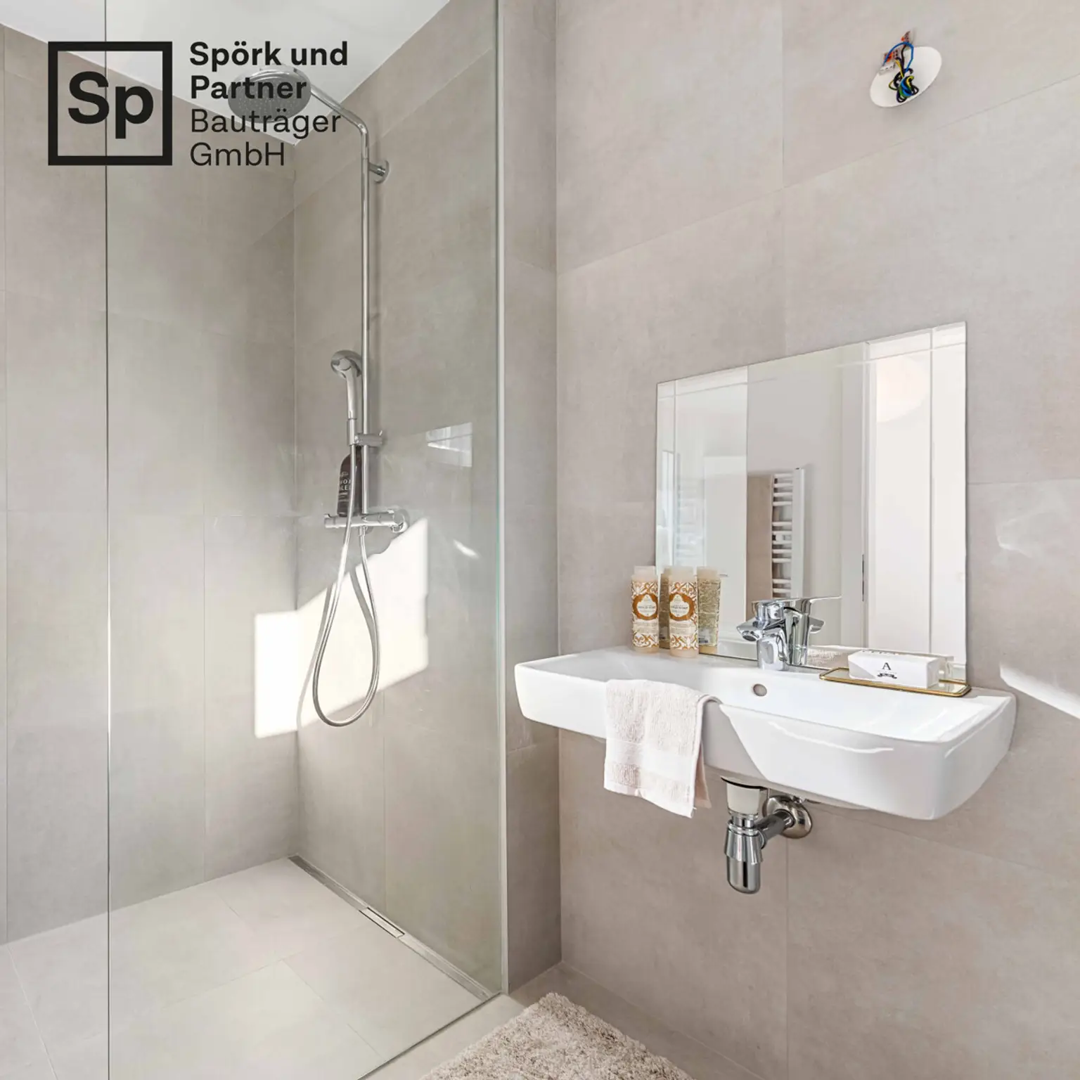 BESTLAGE ALTE DONAU 
(5 MINUTEN ANS WASSER)
ELIDAGASSE 26
WOHNEN WIE IM URLAUB