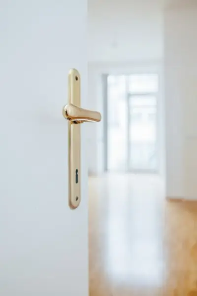 WOHNEN AM PARKRAND I BALKON I WG-TAUGLICH I RUHIG I BADEWANNE I AB SOFORT I PROJEKT WOHNEN I