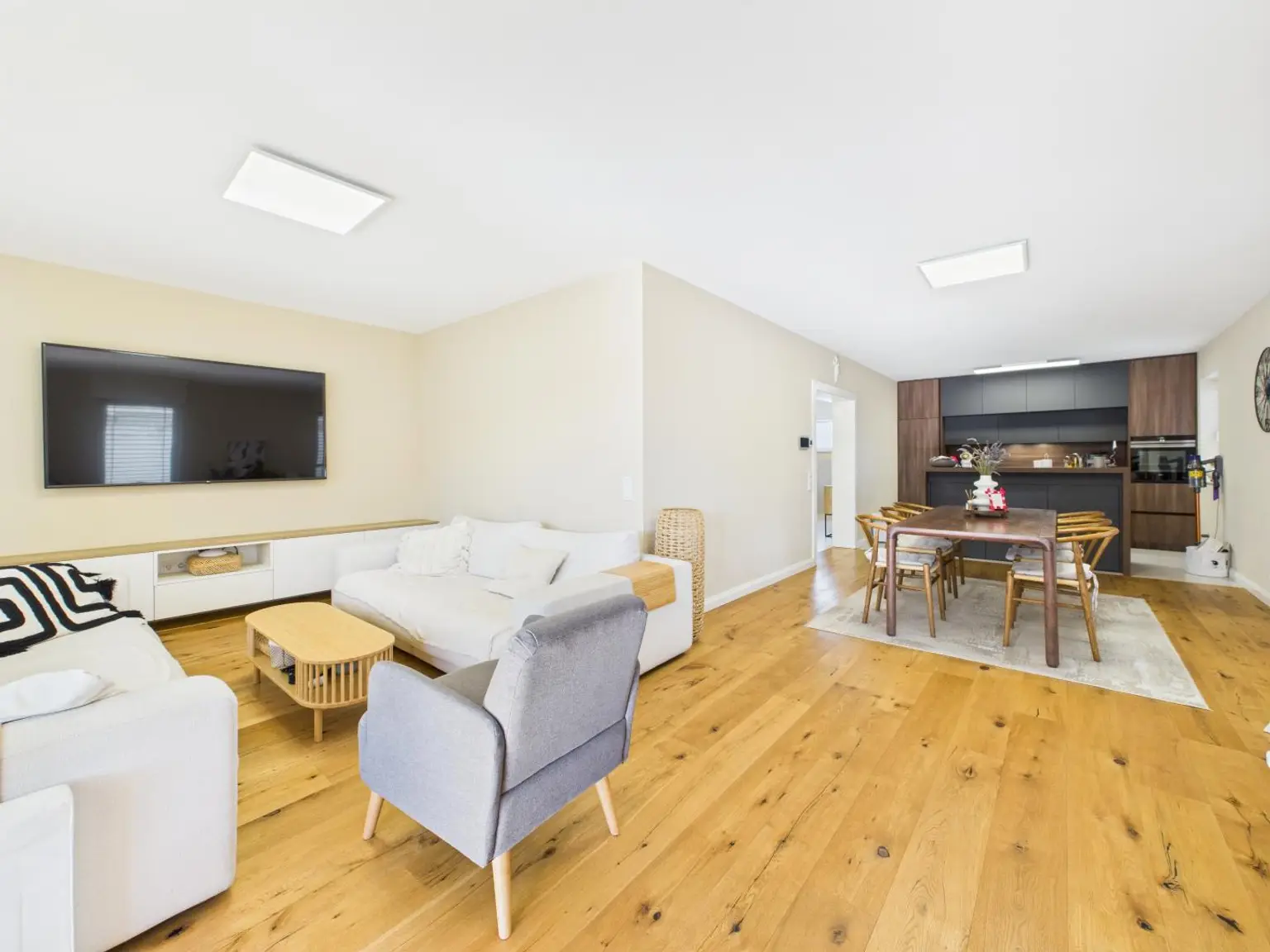 Exklusives Neubauhaus in Marchtrenk – stilvolles Wohnen mit modernster Technik & traumhaftem Garten samt Wellnessbereich