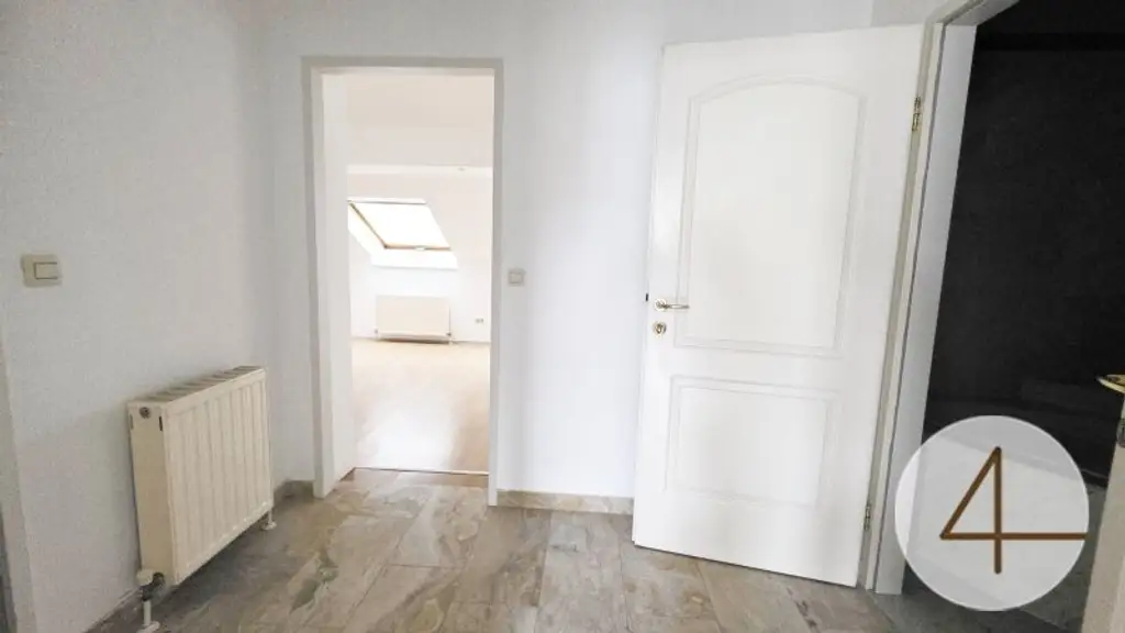 Gesamtes Dachgeschoß steht zum Verkauf