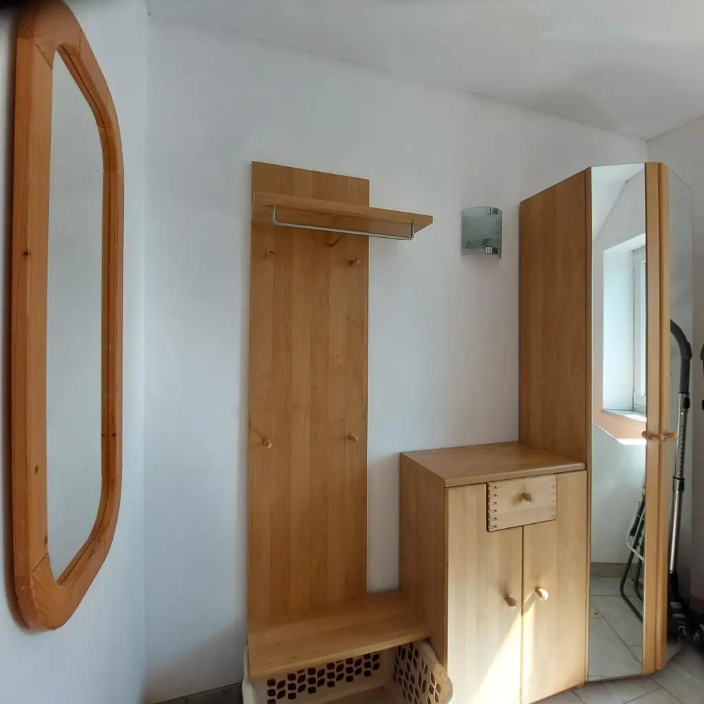 Haus mit zwei getrennten Wohneinheiten in ruhiger Lage
