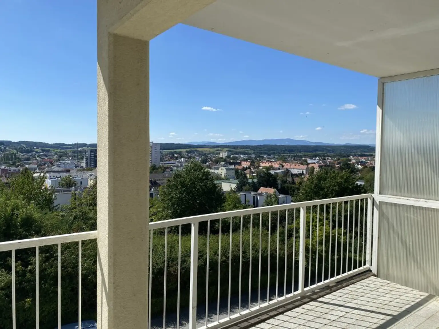 Schöne, große Wohnung in super Aussichtslage