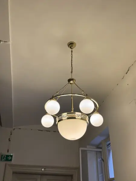 NEU! ERSTBEZUG! Geräumige 1-Zimmerwohnung in wunderschönem Stilaltbau zu vermieten!