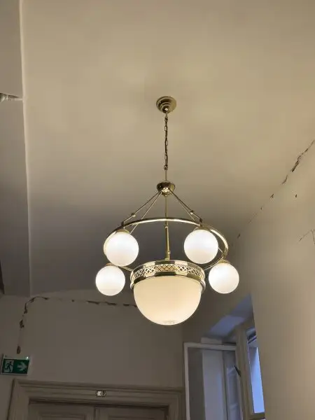 NEU! ERSTBEZUG! Geräumige 1-Zimmerwohnung in wunderschönem Stilaltbau zu vermieten!