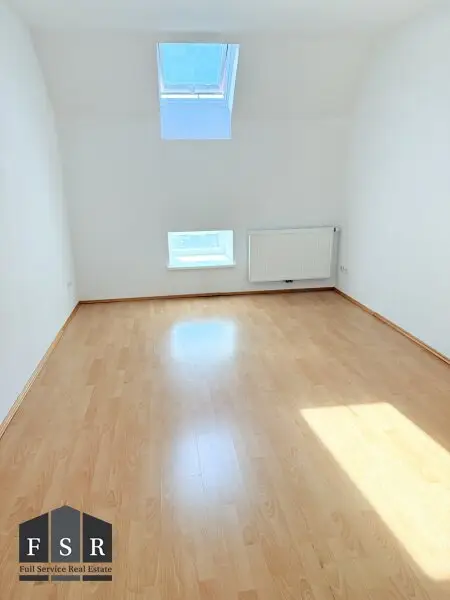 3-Zimmer Dachgeschoß-Wohnung mit Terrasse - Allgemeingarten und Ubahnnähe