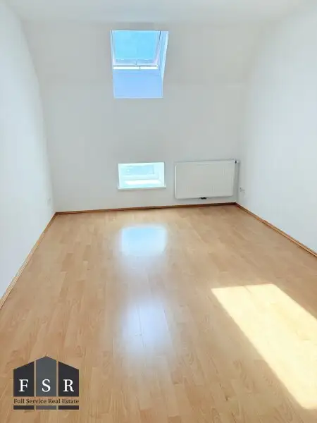 3-Zimmer Dachgeschoß-Wohnung mit Terrasse - Allgemeingarten und Ubahnnähe