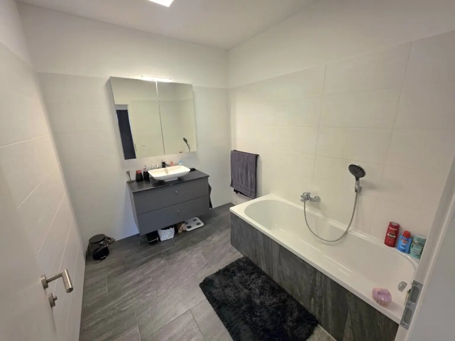 Neuwertige 3-Zimmer-Wohnung mit ruhigem Südbalkon!