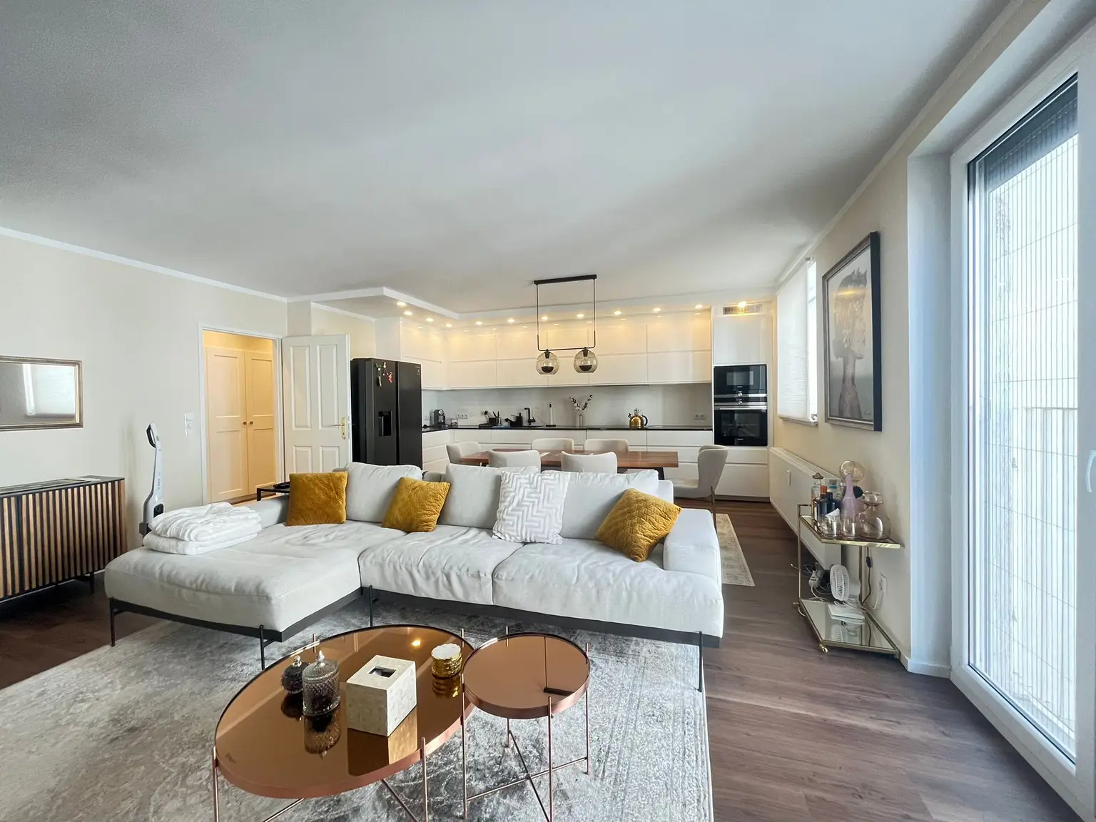 Stilvolle 3-Zimmer-Wohnung in Toplage 1070 – ruhig, renoviert, vollmöbliert und Garagenstellplatz