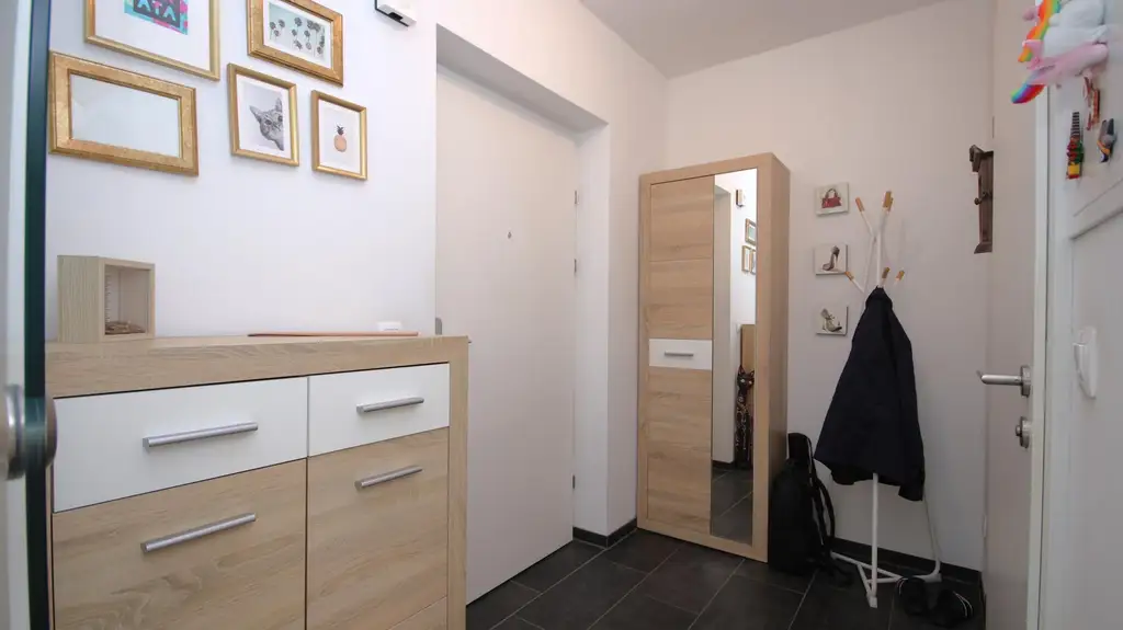 Bezugsfertige vollmöblierte 2-Zimmer-Wohnung mit Balkon