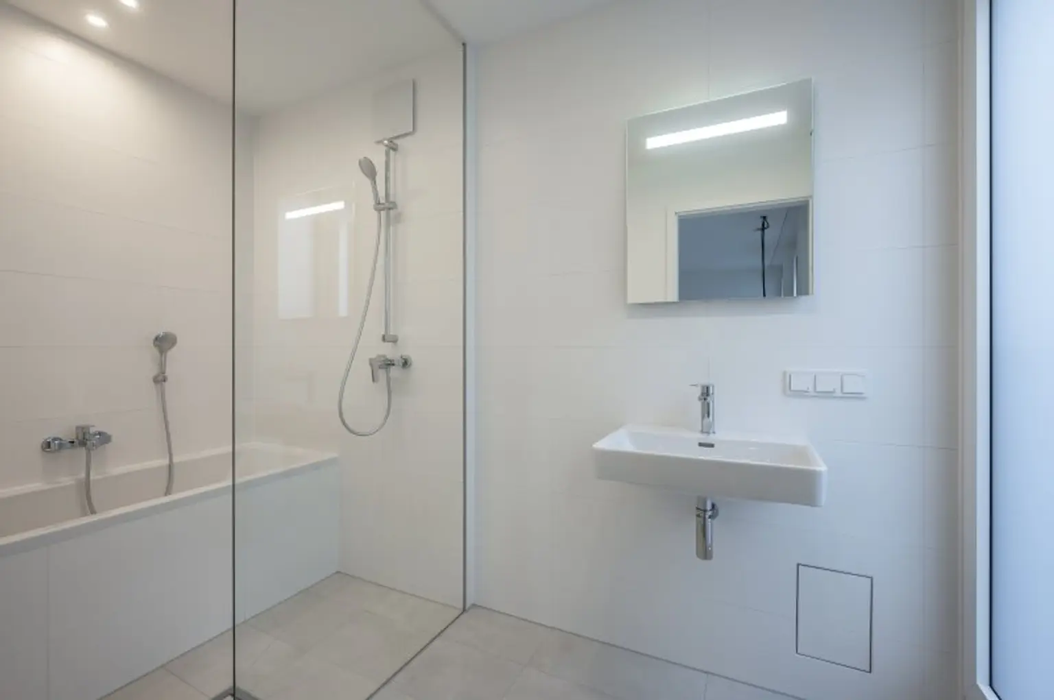 ++MOLLARD 50++ Exclusive 3-room apartment right in the heart of the city (3/3)
