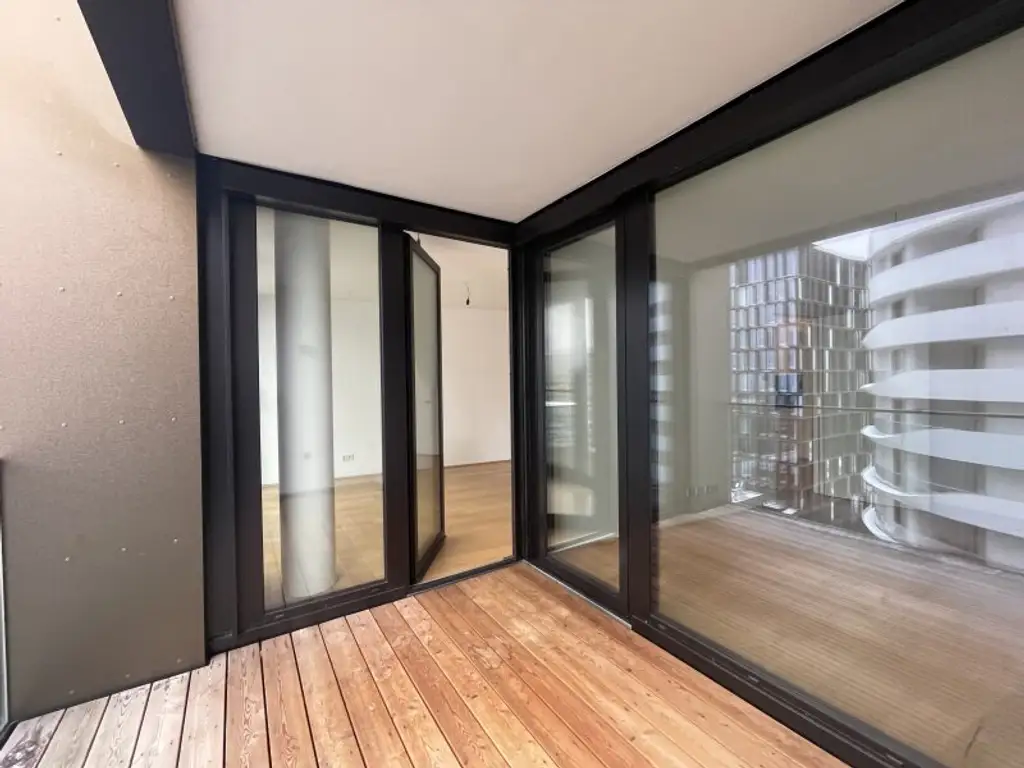 UNBEFRISTETE 2 Zimmer im 12en Stockwerk mit Loggia und vielen Extras im Haus beim Belvedere!