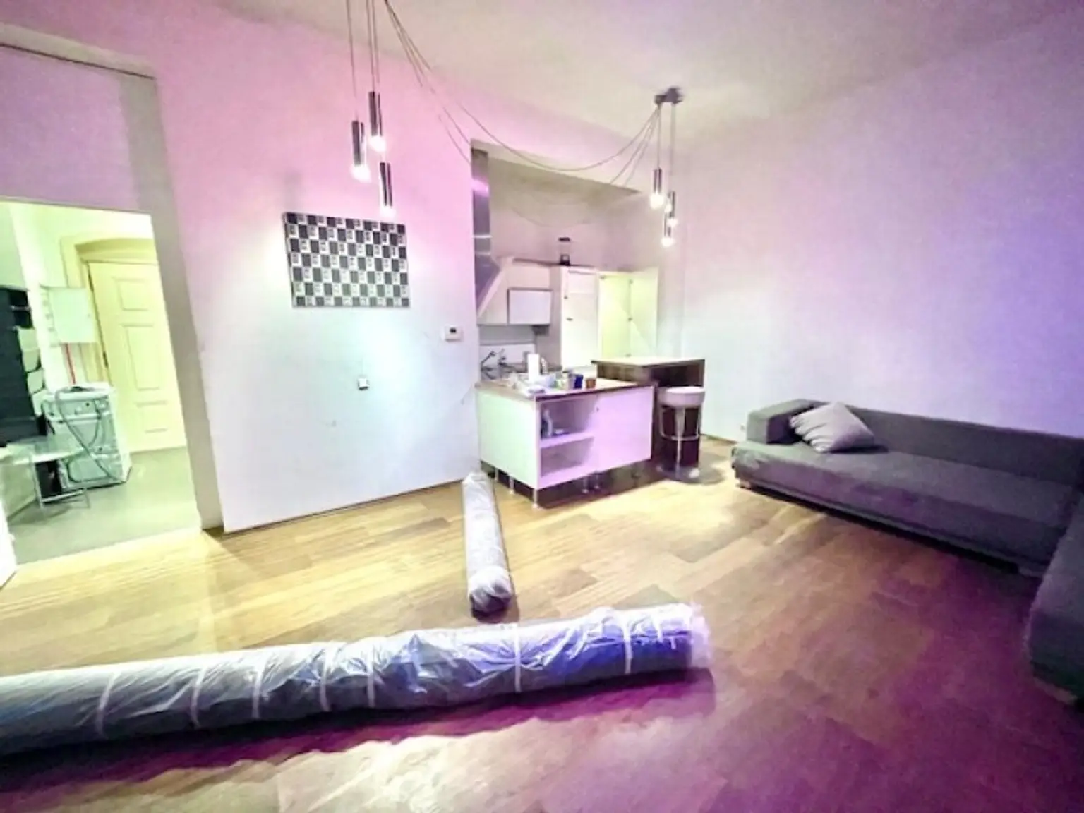 WOHNEN im 7-ten HIMMEL - INNENSTÄDTISCHE EigentumsWohnung - ELEGANTE Klassische Wiener-Altbau-Wohnung mit 2-Zimmern in Top Lage am SPITTELBERG - DURCHHAUS!