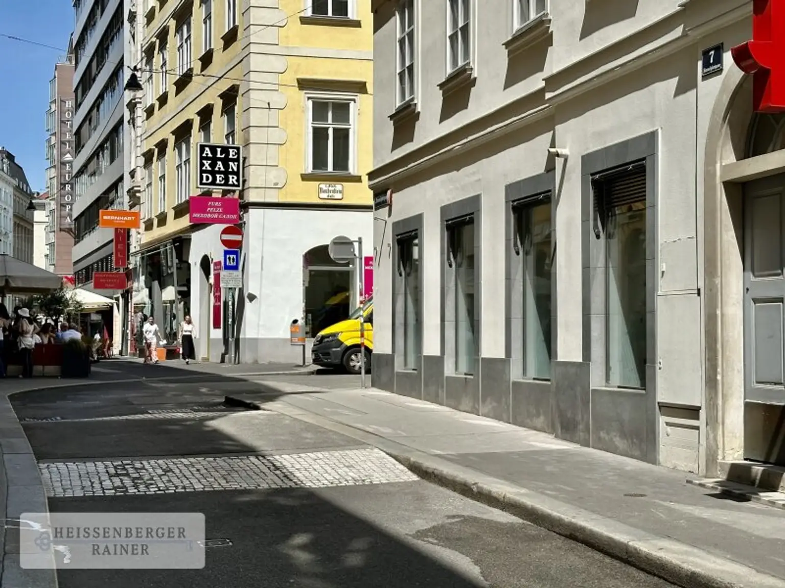 ECKLOKAL /// GROSSE FENSTER /// GESCHÄFTSLOKAL BEI DER KÄRNTNER STRASSE, KAUFHAUS STEFFL