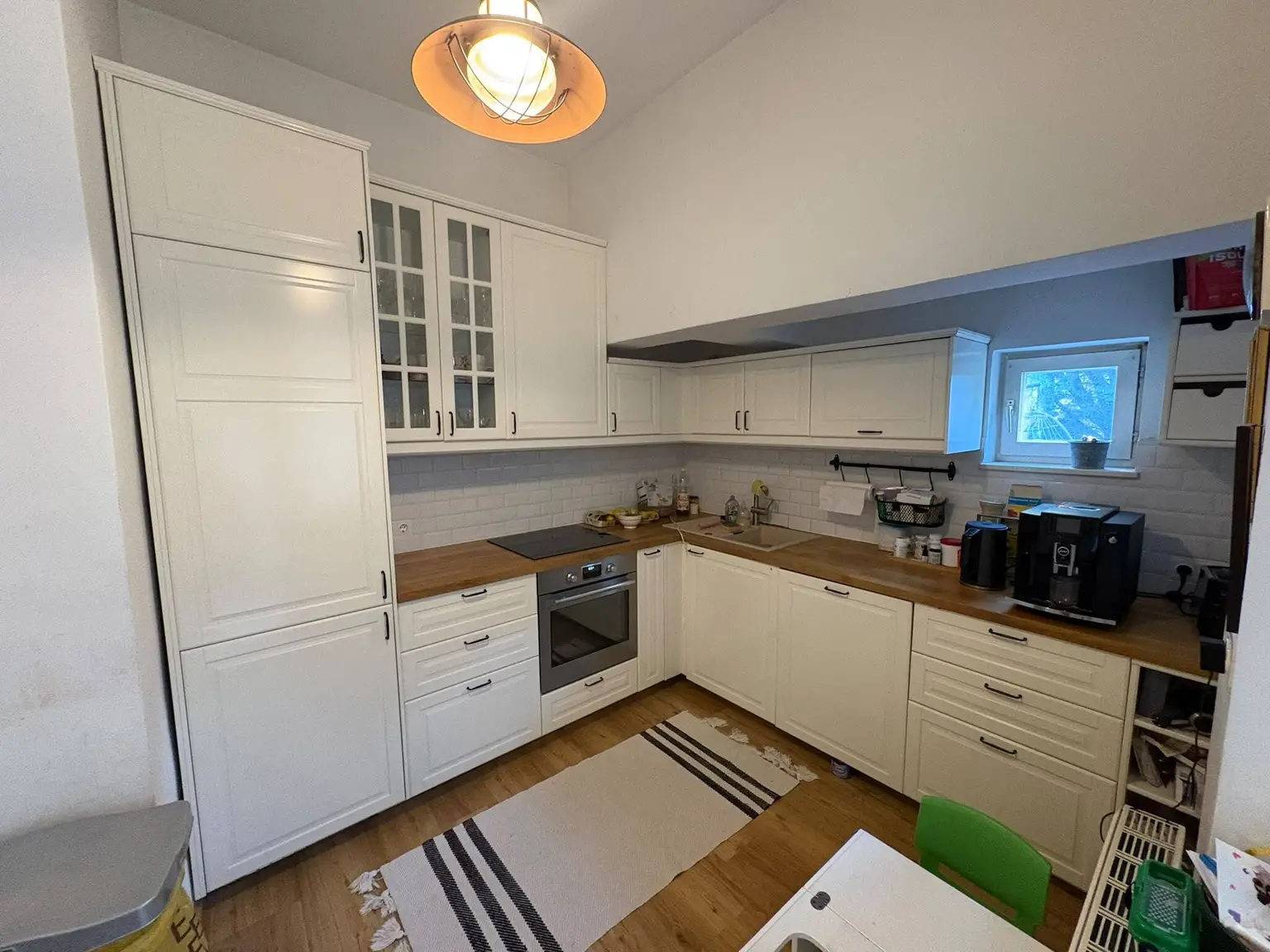 Schöne Wohnung mit 4 Zimmer + großer Terrasse!