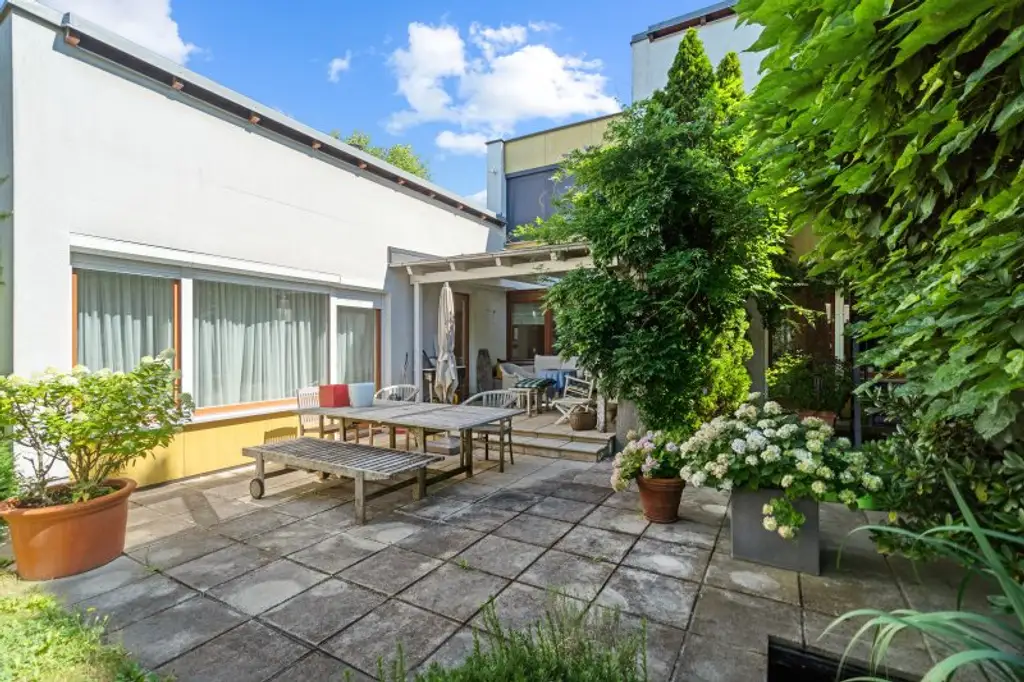 Seltenes Atriumhaus in 1220 mit KFZ Stellplatz