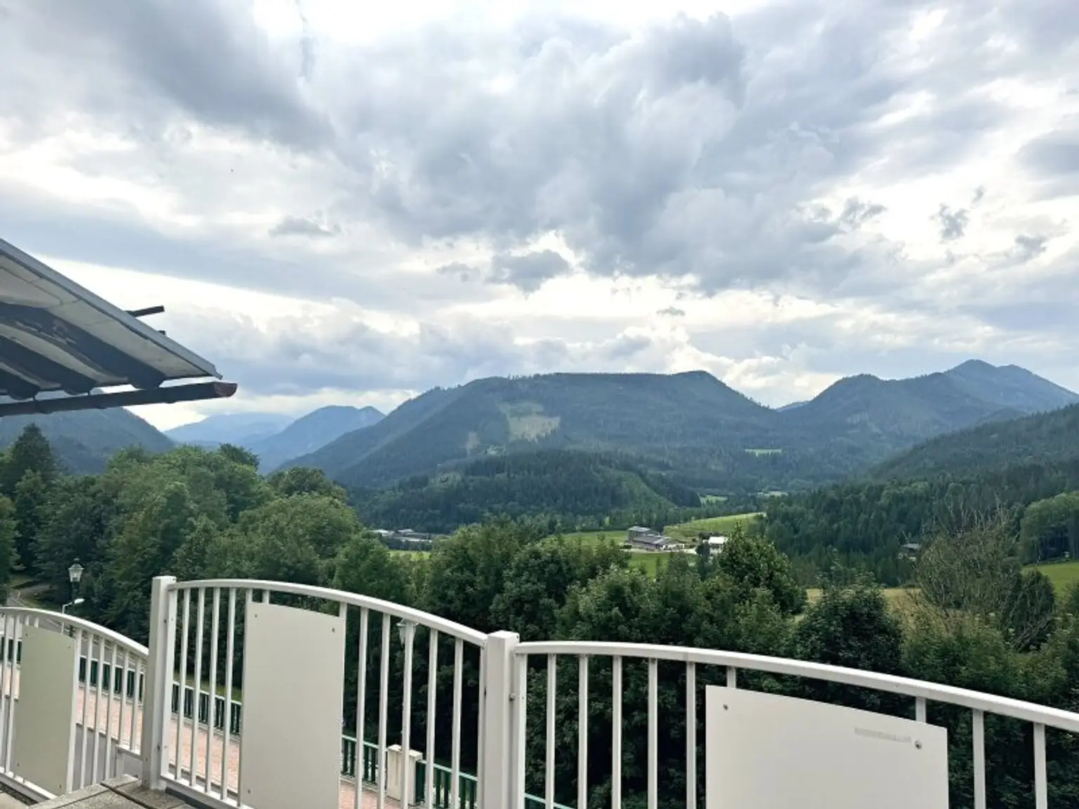 GEPFLEGTES WOHNHAUS - AUCH ALS FERIENDOMIZIL NUTZBAR