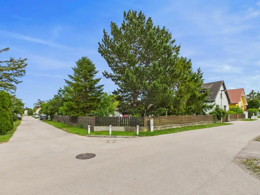 Charmantes Einfamilienhaus mit großem Eckgrundstück und Entwicklungspotenzial