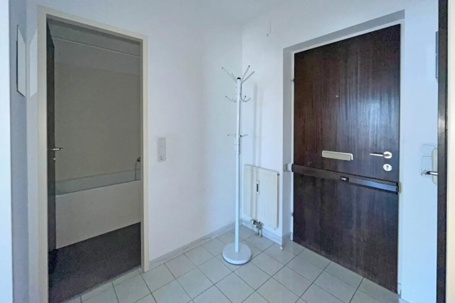 Vorraum Richtung Bad