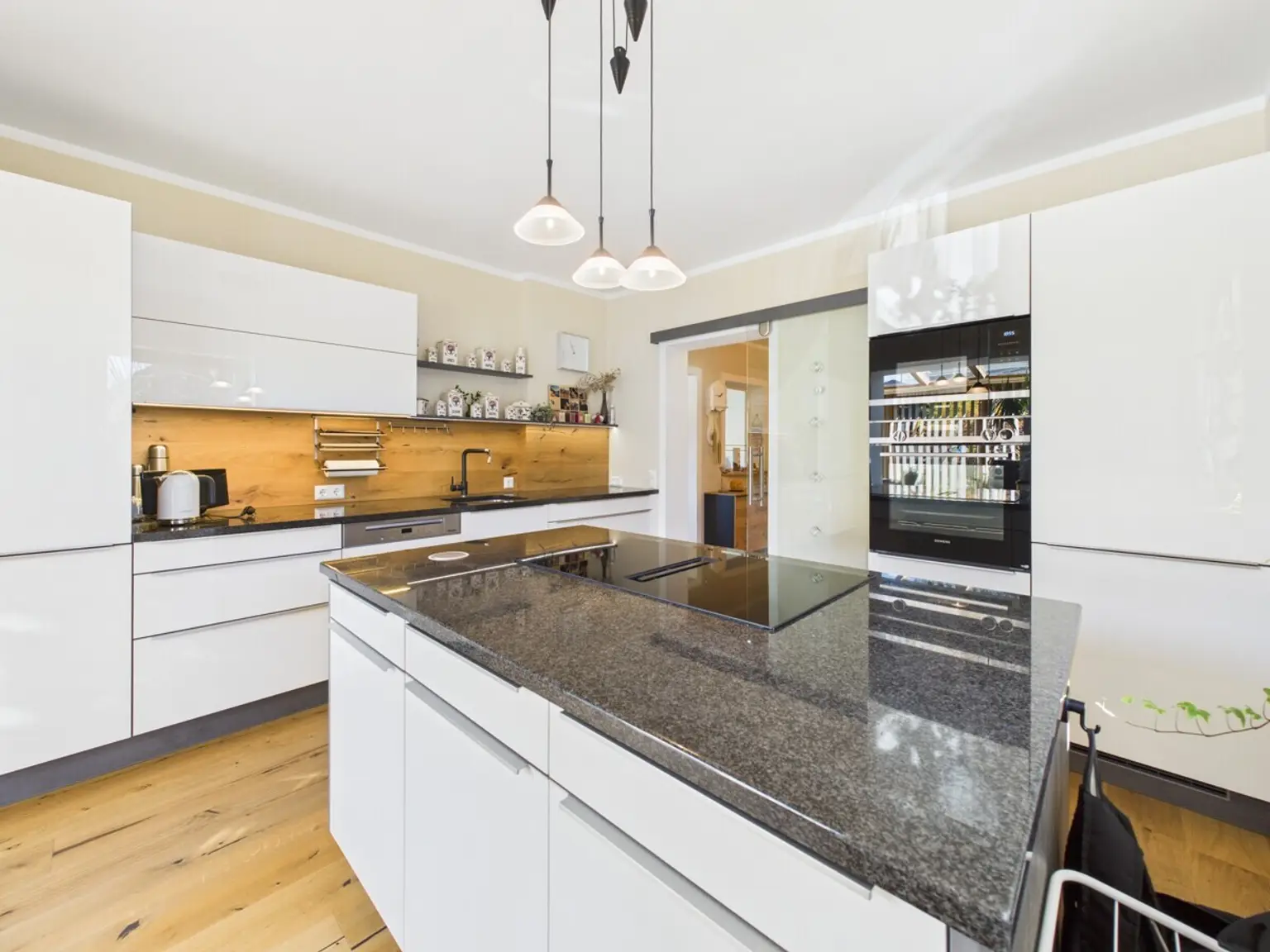 Exklusives Wohnjuwel mit Panoramablick auf die Sternbergkirche – sonnig und ruhig gelegen