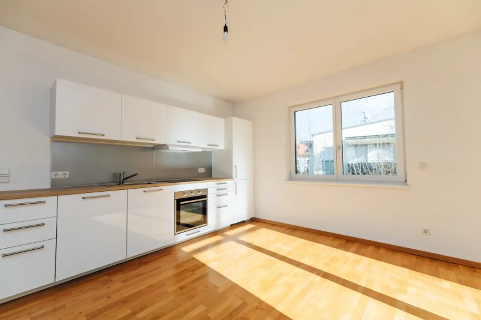 EXKLUSIVER NEUBAU I AM FUßE DES RUCKERLBERGS I SÜD-BALKON I TIEFGARAGE I DIREKT AM LEONHARDBACH I IDYLLISCH I SACKSTRAßE AB SOFORT I